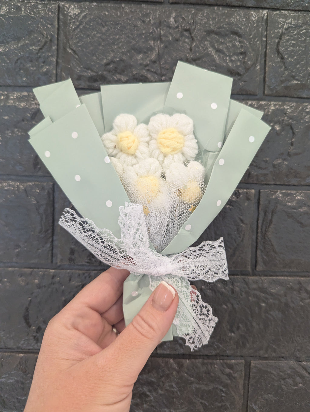 Mini Crochet Daisy Bouquet – Handmade Gift